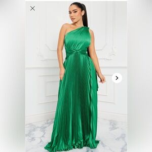 Elegant Green Evening Gown